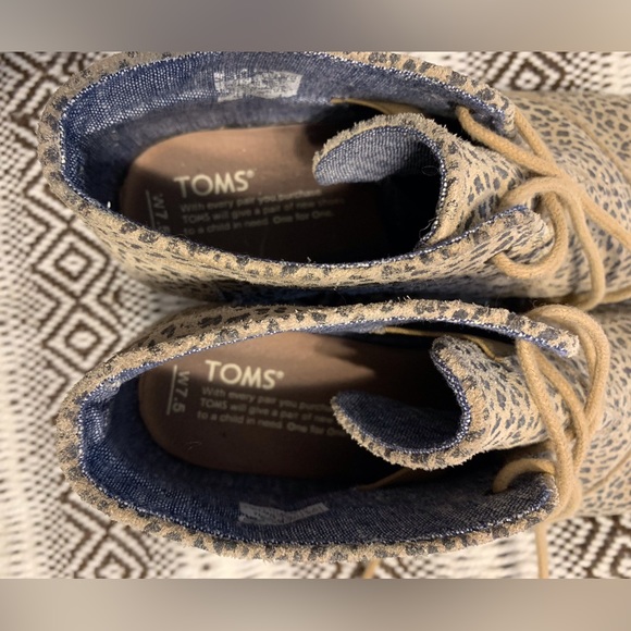 Tom’s Animal Print wedge ankle boots. Super Cute - Picture 7 of 7